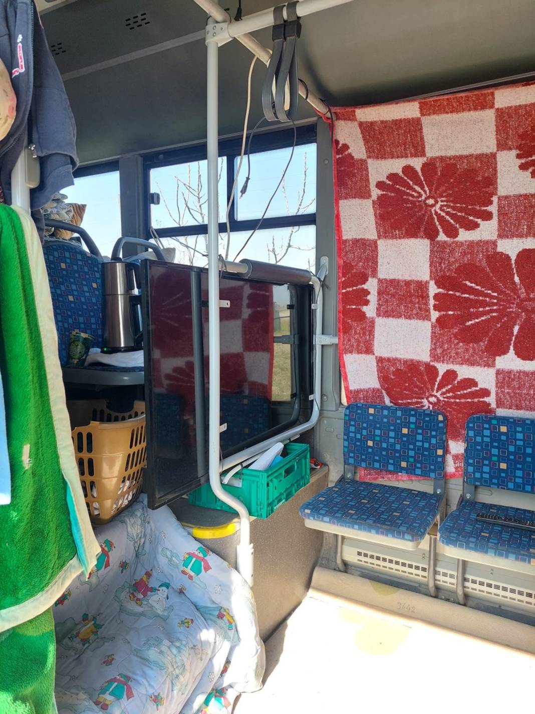 Depremde evleri ağır hasar alınca bu çözümü buldular... Görenlere tebessüm ettirdi 21